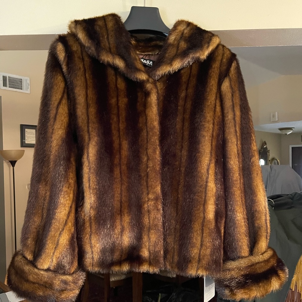 Beautiful short coat, imitation mink,medium. Made by Tissavel-Fr. New-not used.